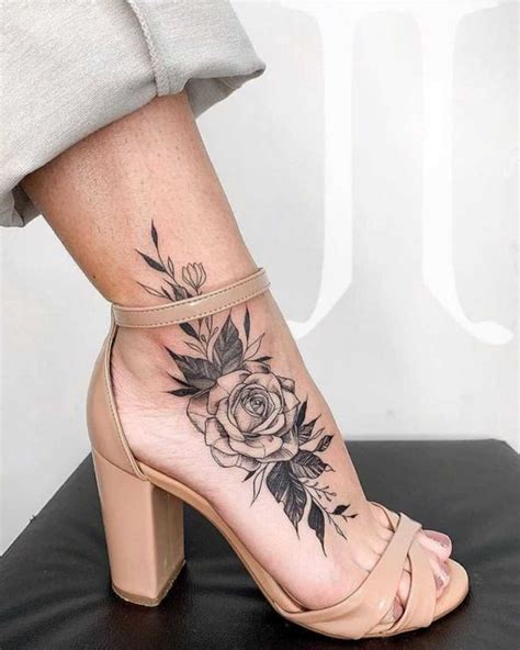 tatuajes en pies de mujer|Tatuajes para mujeres en el pie